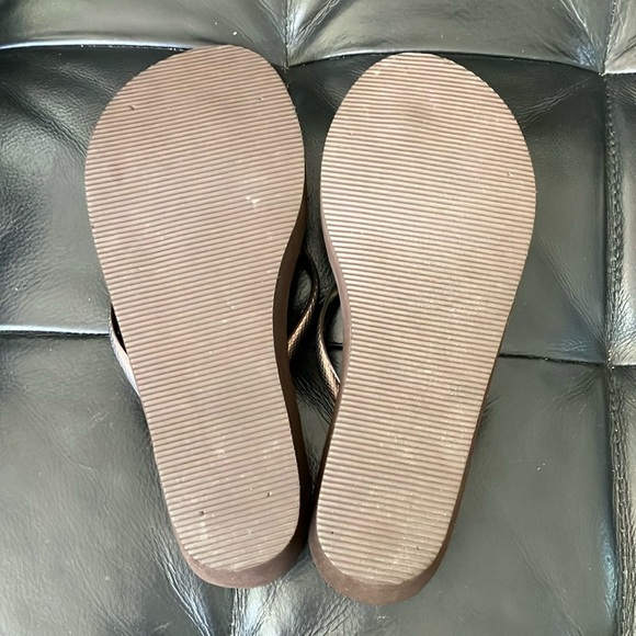 Women's Brown Flip Flop Sandals - Picture 5 of 12